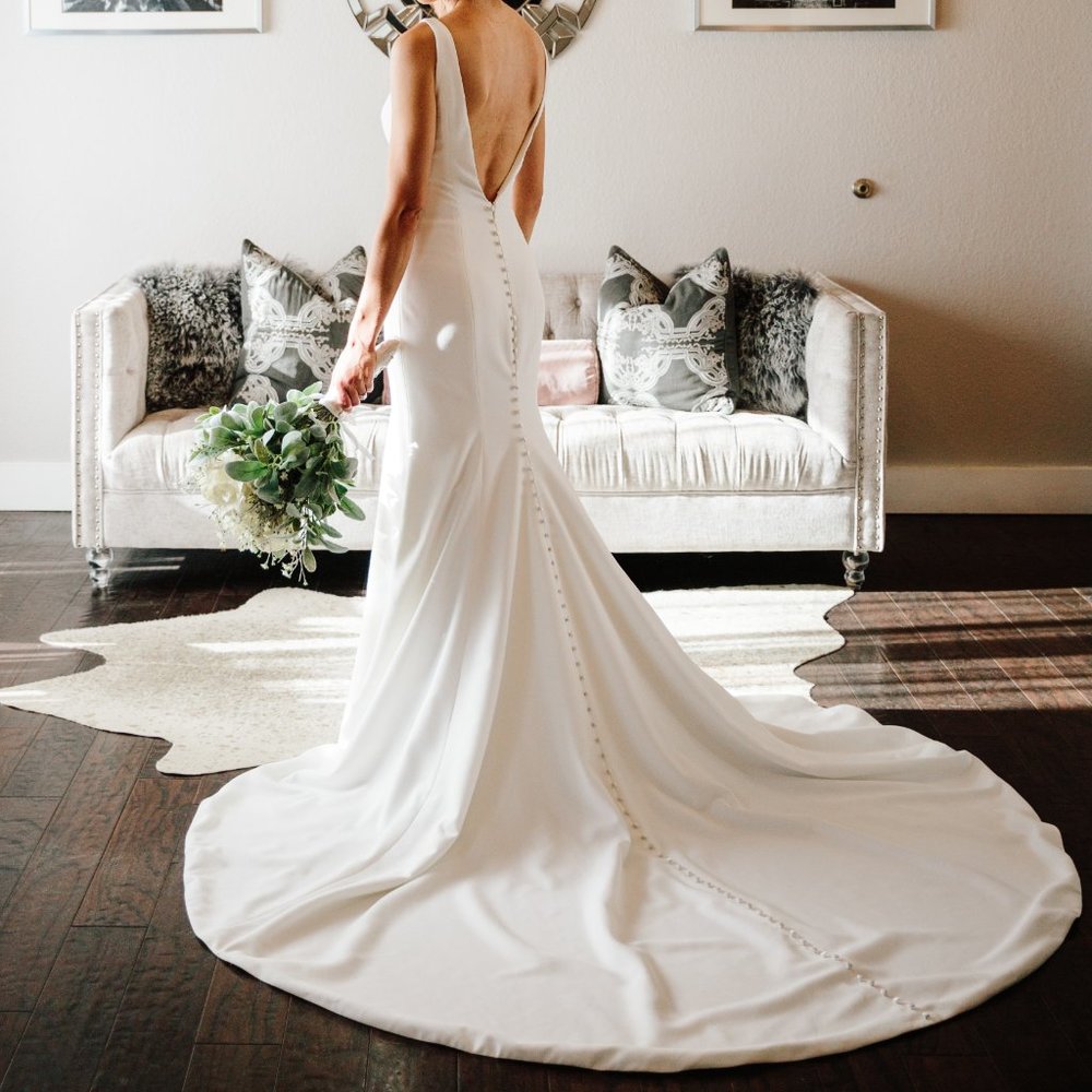 Demi-Mermaid Style Wedding Dress - Size 0/2 - French Bustle